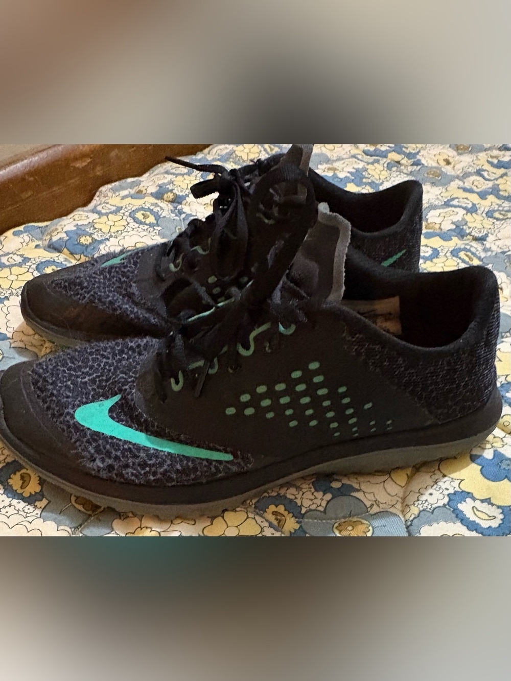 Nike women’s size 8 FS lite run 2 premium running shoes